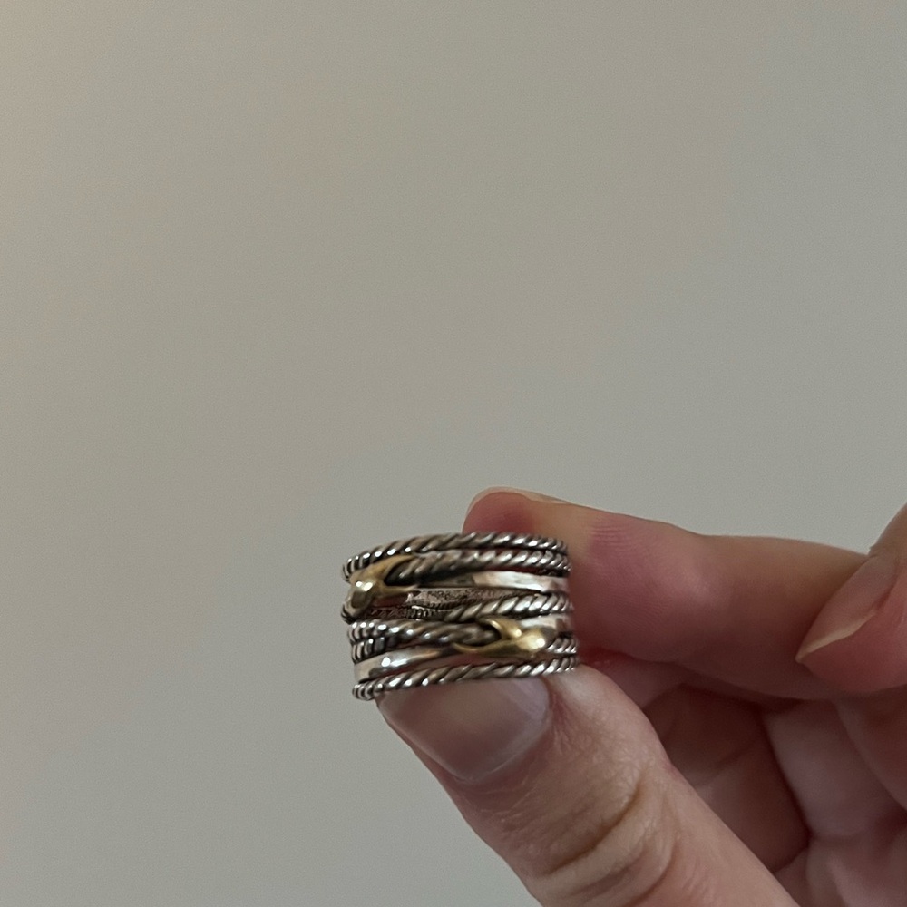 Mixed metal ring with criss cross design